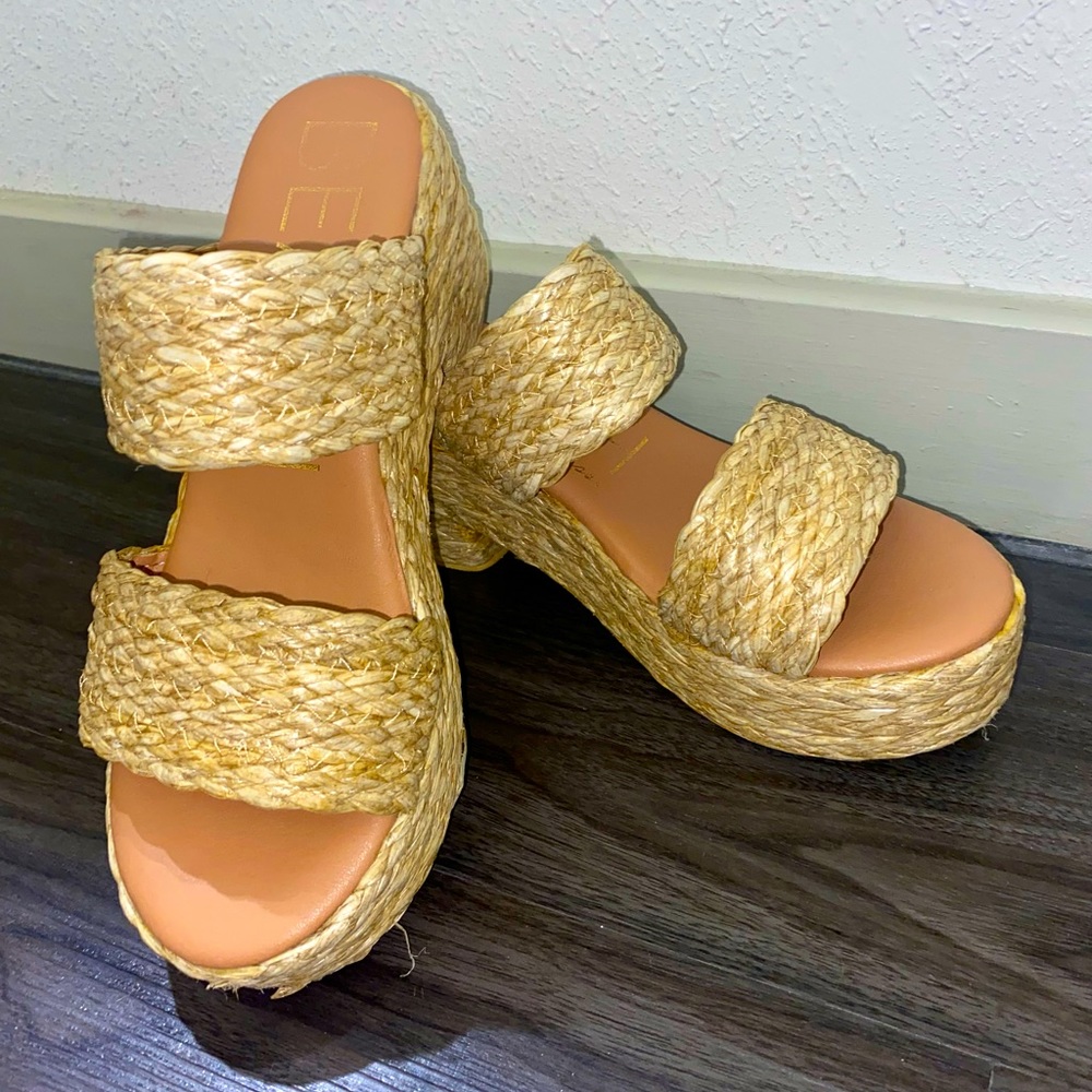 Coconuts by Matisse Ocean Ave sandals in cognac.  Worn 1 time - no marks